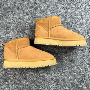 UGG Ultra Mini Platform Boots – Chestnut Suede – Women’s Size 10